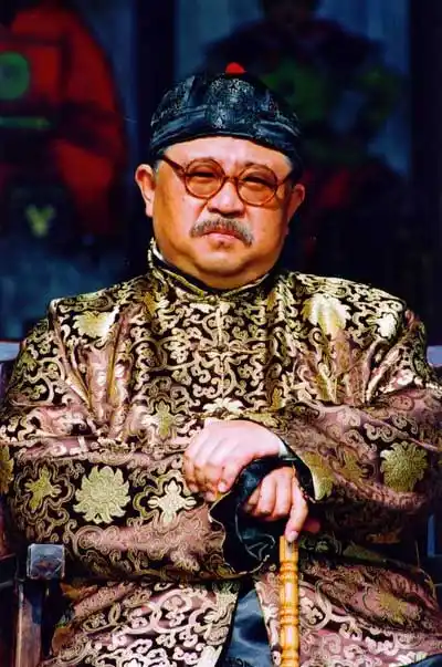 《星火》明晚点燃央视 地主老财梁冠华"坏事做尽"