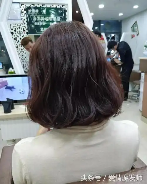 每错,短发发型不是说就剪短就好了,它需要纹理层次的修饰来加以成型