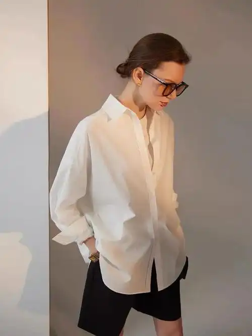 春夏6种白衬衫穿搭,衬衫控这样穿时髦又高级插图1