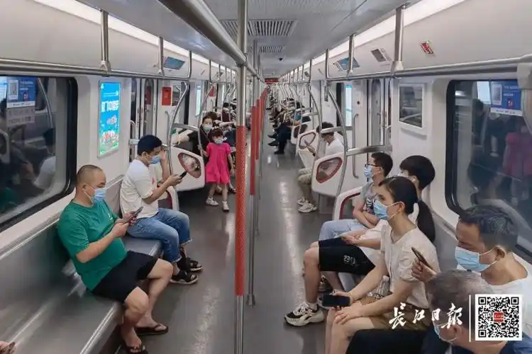 武汉地铁明令禁止碰到这种行为可立即举报