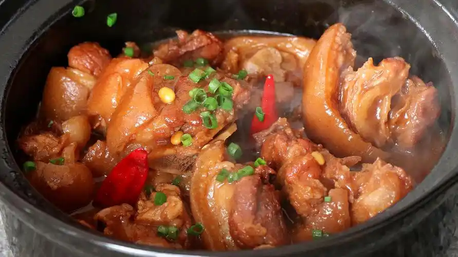 还没出锅就香味扑鼻,吃一口满嘴香 服务升级 2精选2,黄豆南乳焖猪脚