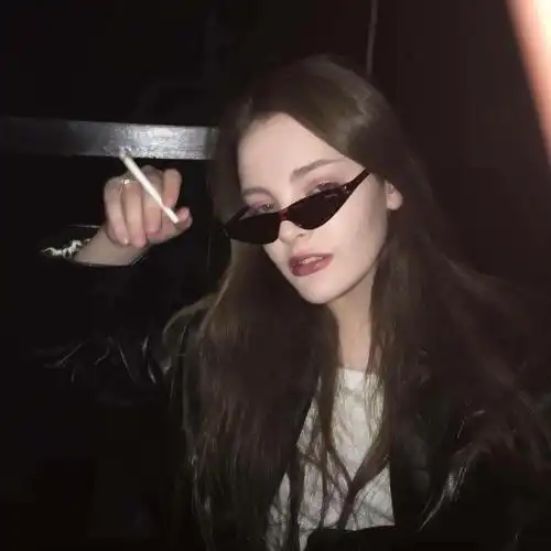 女生欧美风暗黑系高清头像 超拽很酷的暗黑系网图欧美女头_女生头像