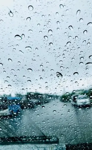 外景下雨了,随手一拍