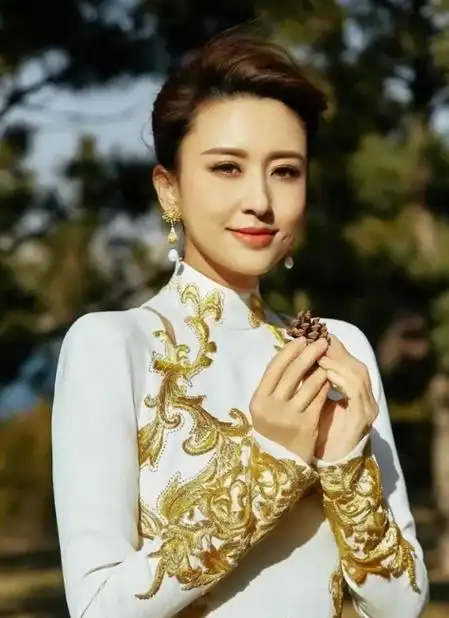 回顾张蕾我没有嫁给杨帆丈夫只是个普通商人直言对儿子有愧