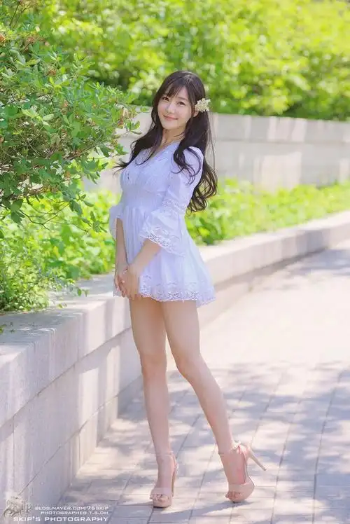 崔瑟琪的白色可爱连衣裙