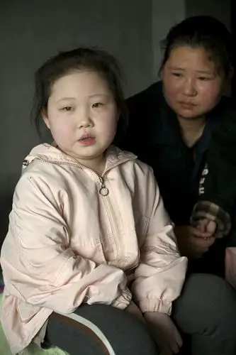 河南女孩因免疫系统缺陷患怪病,每天穿厚重"盔甲",称疼死了|王庆玲