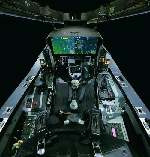 f22战斗机驾驶舱