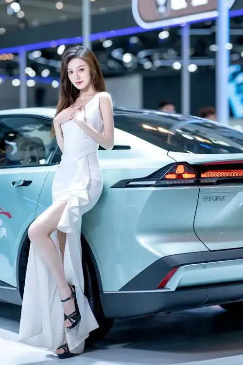 你很可爱 在每一个瞬间#车模美女 #车展现场 #抖音带你看车 - 抖音