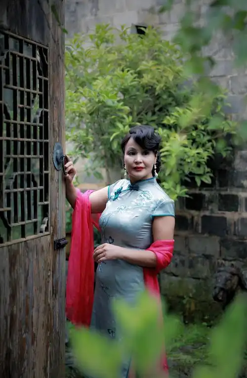 中国古镇旗袍风情……景色迷人中国最美古镇2019.7.