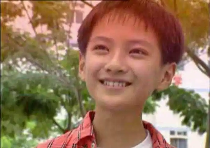 《快乐星球》丁凯乐扮演者李瑞拍婚纱照了,网友:他老婆很乖!