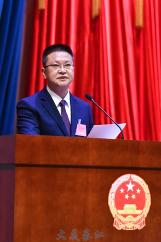 綦江区二届人大七次会议胜利闭幕罗成当选区人民政府区长