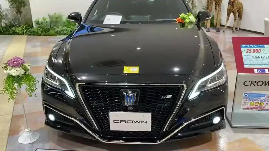 2020款丰田皇冠crown登场,全面了解实车,给个不买的理由!