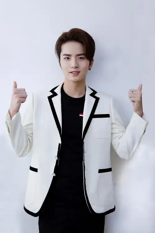 f4"西门"吴希泽上《奇谭十一人》 机智风趣圈粉