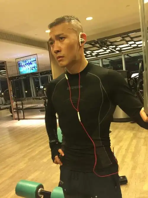 《如懿传》pk《延禧攻略》, 多年健身成了聂远大猪蹄子的加分项_运动