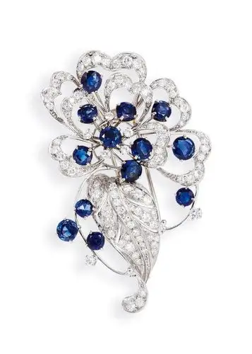 约1950年制18k白金镶嵌天然蓝宝石及钻石胸针,清新亮丽.