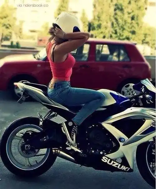 女骑士不愧为背影杀手收好你们的口水