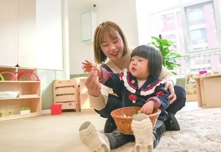 育婴师张艳芳用挚爱带孩子起跑