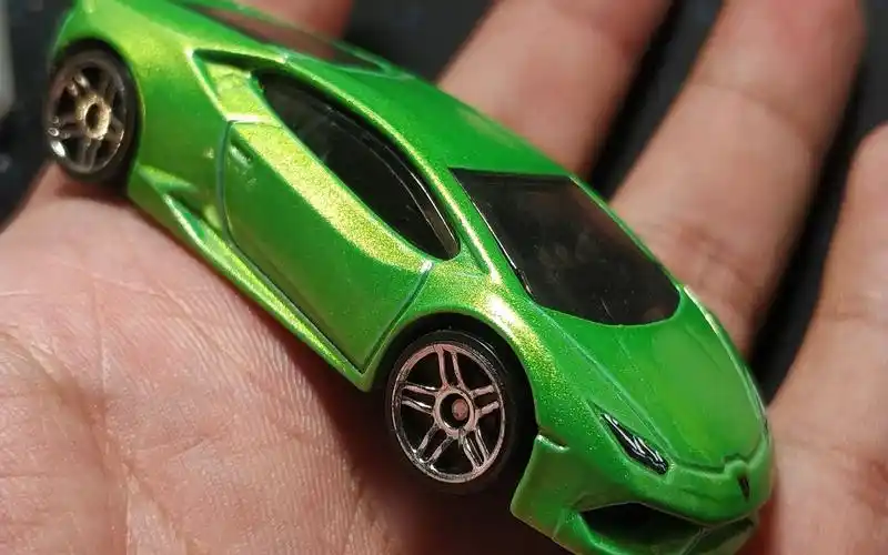 活动作品风火轮小车简单拆车修复车窗兰博基尼lp610