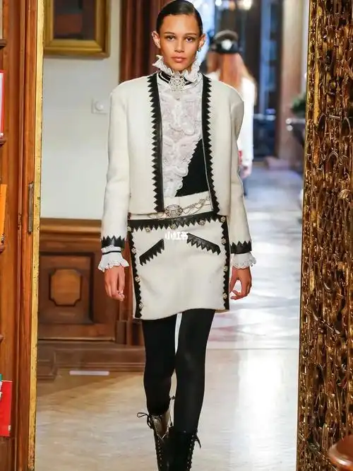 chanel香奈儿萨尔茨堡系列白色皮边外套