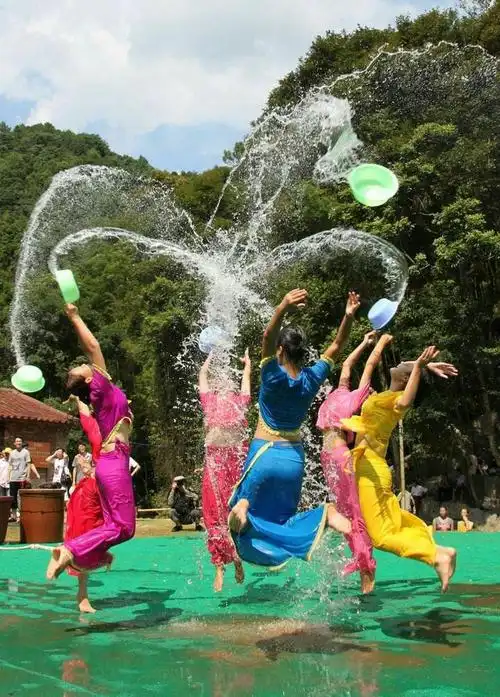 泼水节的由来