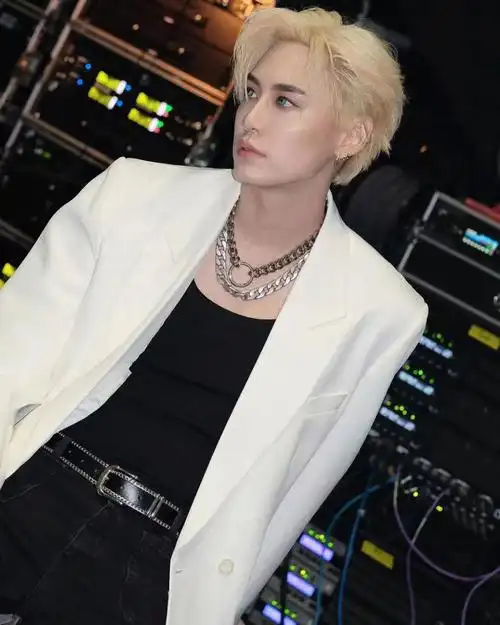 我可太爱boun带蓝色美瞳了吧