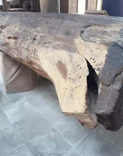 但是,当看到上海有这么一根黄花梨原木价值2亿时,很多人难免还是要