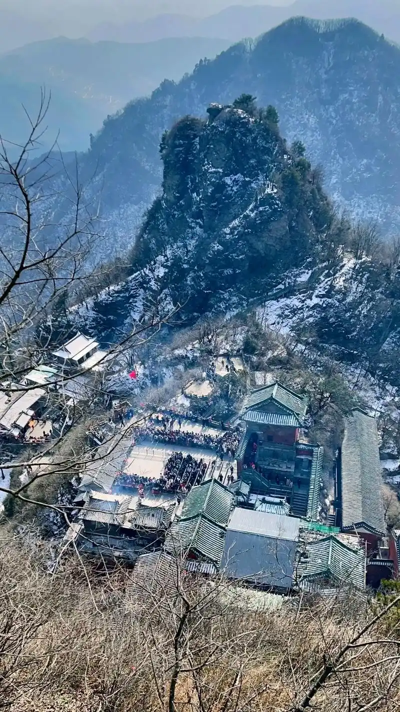 武当山中国道教四大名山之一,年收入55亿以上,6000两纯金 - 抖音