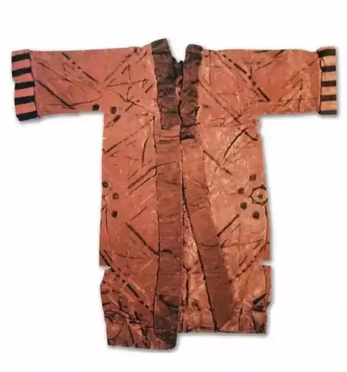 全集·工艺美术编印染织绣》)尽管如此,楚服并不完全混同于北方各国