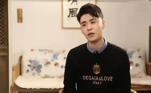 德云社张云雷深夜发文,晒乐队排练照,提前告知粉丝,有礼物准备