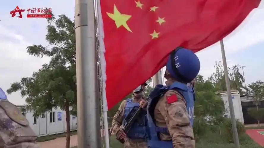 生日快乐解放军和武警各部队官兵同升一面旗共祝中国好