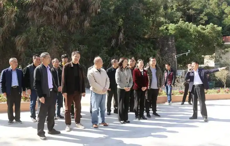 中共德化县委书记梁玉华为景区石刻纪念碑(湖心岛旁)揭牌泉州市龙门滩