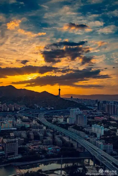 青海·西宁·《南山夜景与黄昏》摄影:陈诺