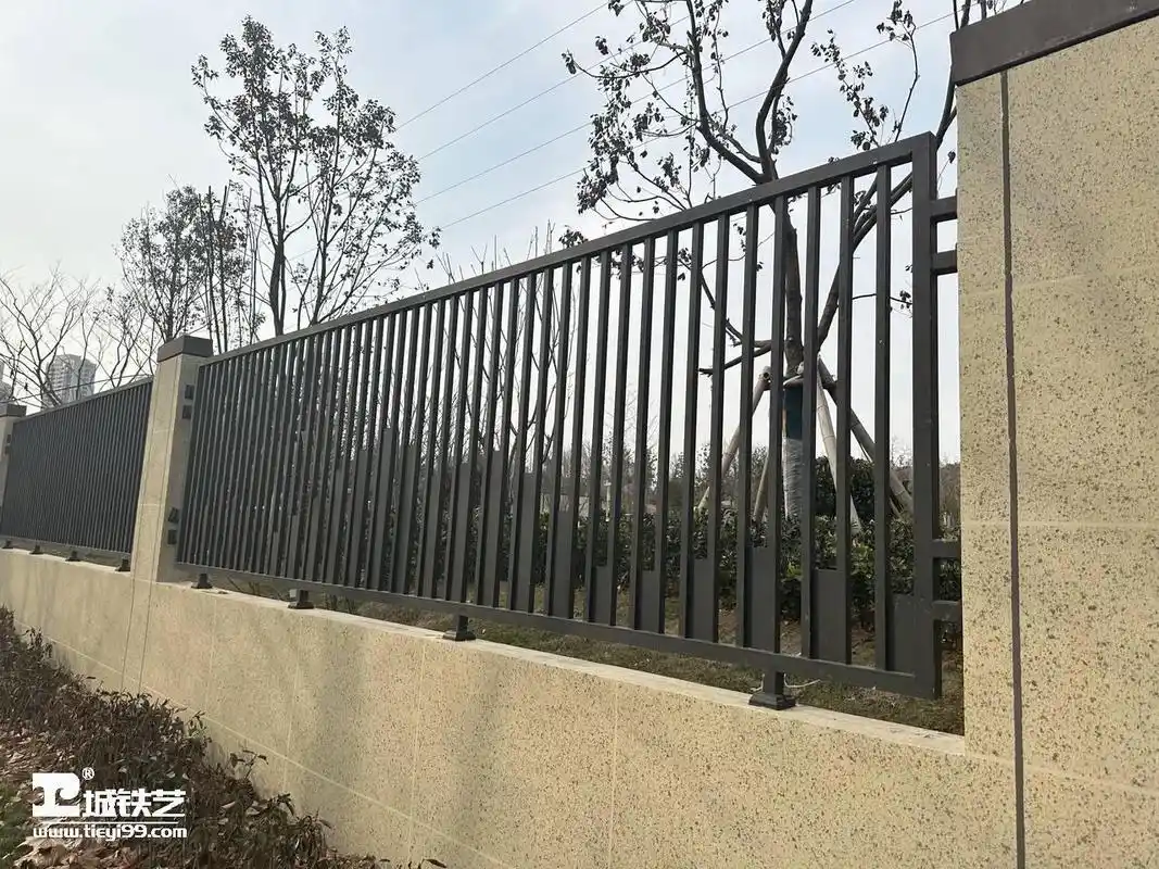 钢板渐变造型的铁艺围墙护栏tw2335-实景拍摄