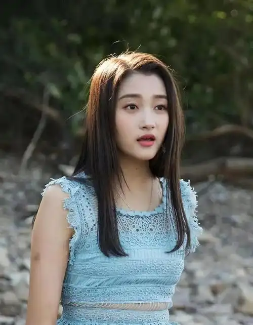 这是关晓彤最丑的衣服了吧