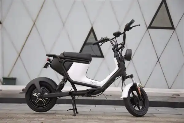 小牛um轻型电动车图赏支持无钥匙启动续航里程达到100公里