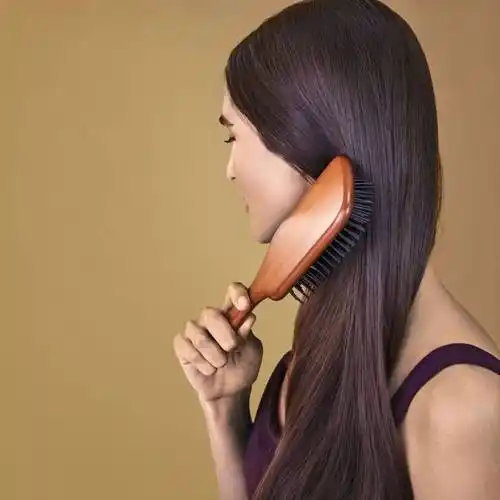 养发的关键是梳头?get这5个正确方法,掌握选梳子3大原则,养出健康头皮