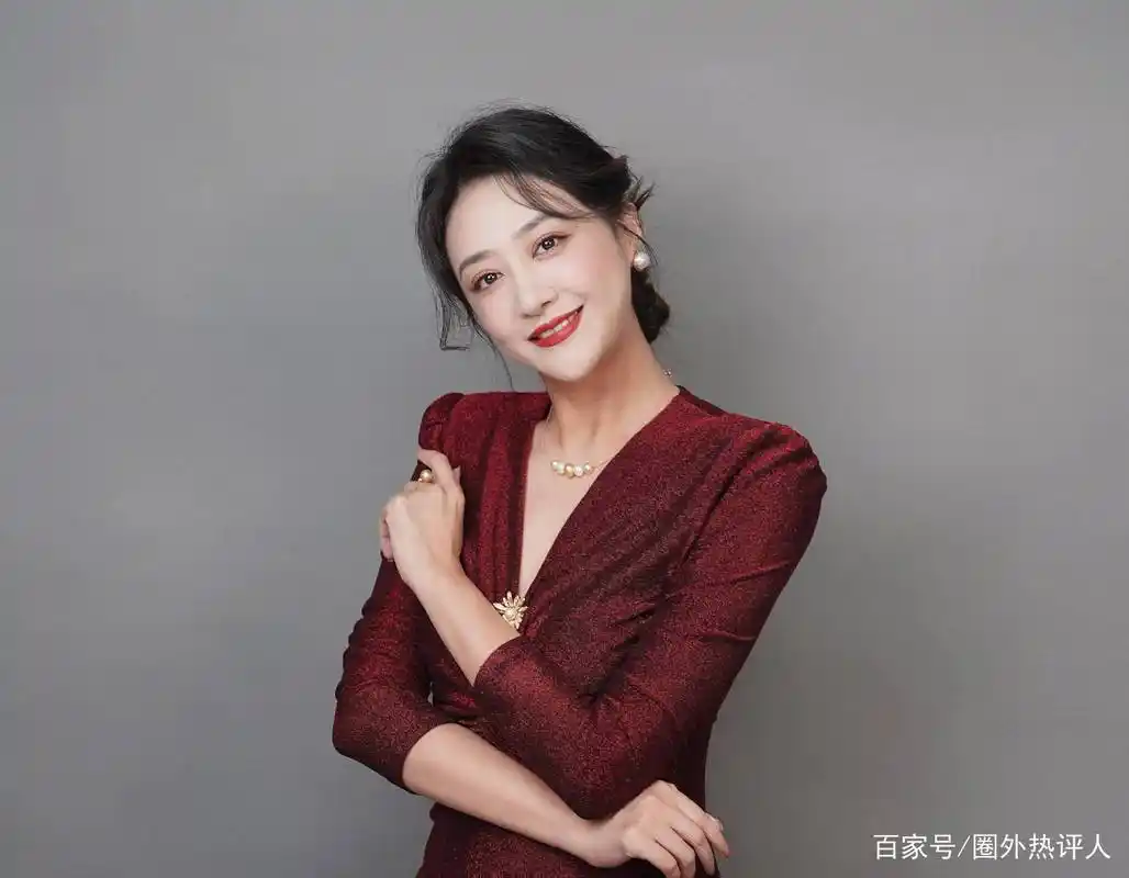 左岩获封最具价值明星主播 步履稳健践行品格