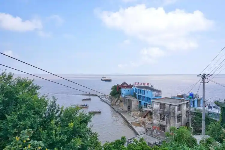 这次温州沿东海之行的最后一站西湾风景区范围其实也很广泛沿着海岸线