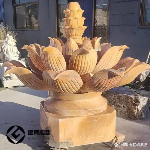 把荷花雕刻与石头之上,赋予石头以生命,增添石头雕刻的文化韵味.