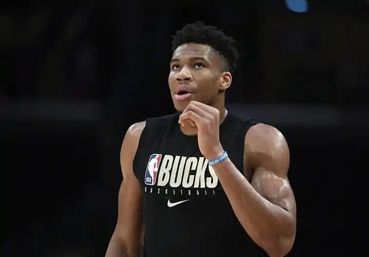 字母哥:感谢密尔沃基所有的爱和支持 我迫不及待开