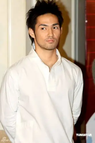 中孝介白衣出镜