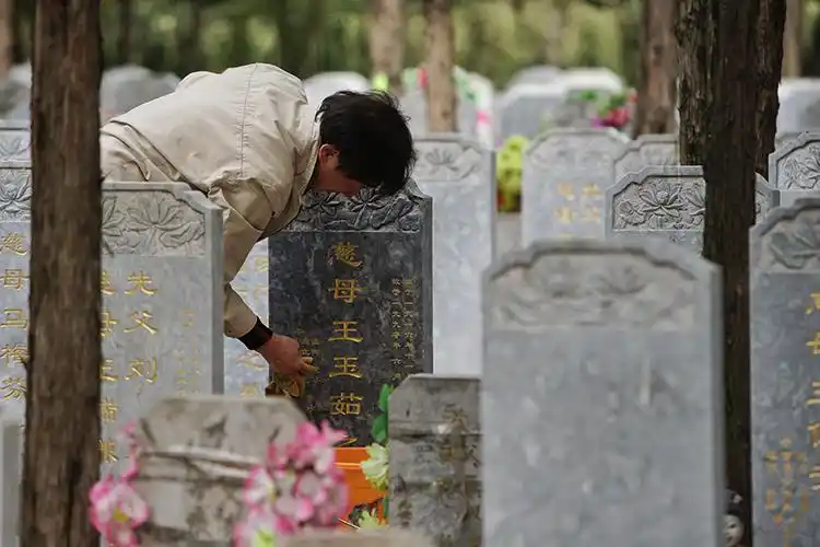 "时空邮箱"寄哀思 八宝山人民公墓举办开放日