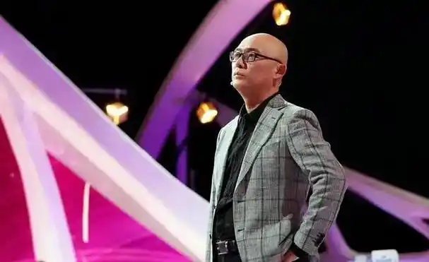 孟非,观众心中的"光头月老",他的出现让无数有情人终成眷属.