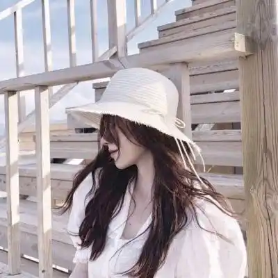 头像女侧面高冷海边 谁能取代你在我心上