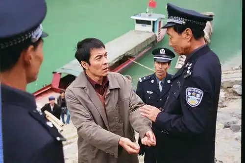 图:电影《疑案忠魂》精彩剧照-13(06-01 09:55)[全文]图:电影《疑案