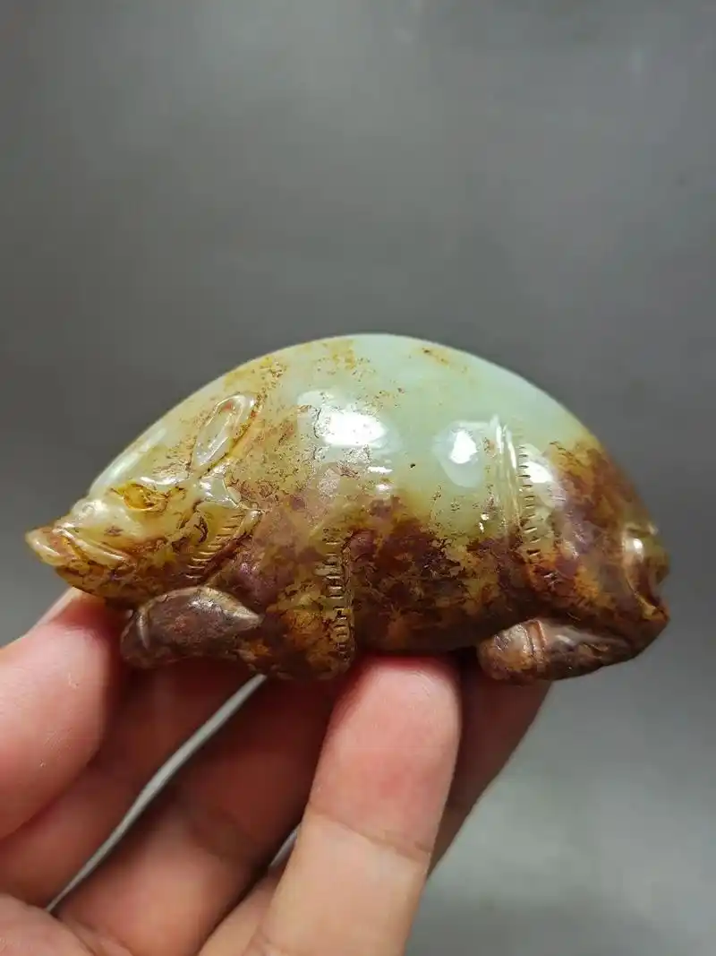 早期收藏上古时期老和田玉猪,玉质细腻油润,威武霸气,局部呈现 - 抖音