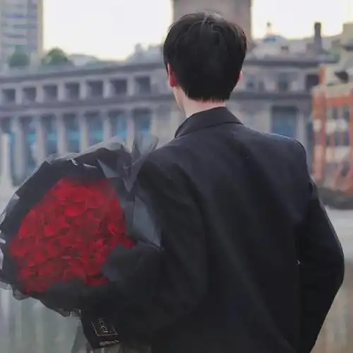捧花男生头像:捧花见面永远超级浪漫