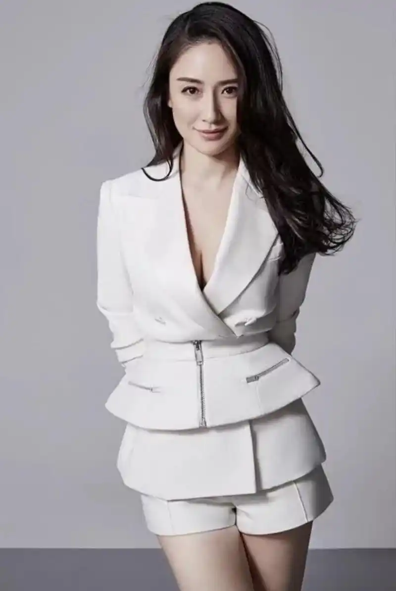 孙宁是一位80后女演员,她在剧中展现的温柔端庄形象真是令人难以忘怀!