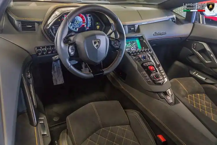 全新大牛兰博基尼aventadors