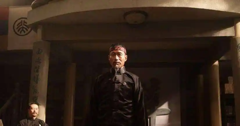 "因为那根不合时宜的小辫子,辜鸿铭在北大承受了众多学生的质疑,学生